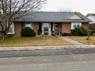 1210 33rd St, Hondo, TX 78861