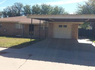 813 Cedar St, Floydada, TX 79235
