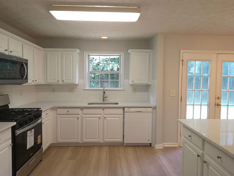 3458 Hill Pond Dr — Photo 5