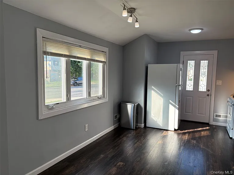266 Central Park Rd — Photo 8