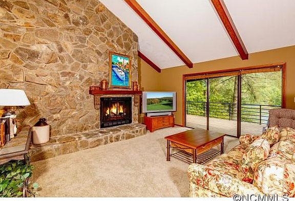 Great Rm wfull Stone wall FP