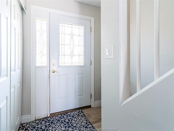 3rd image of 8611 Darlington Cres