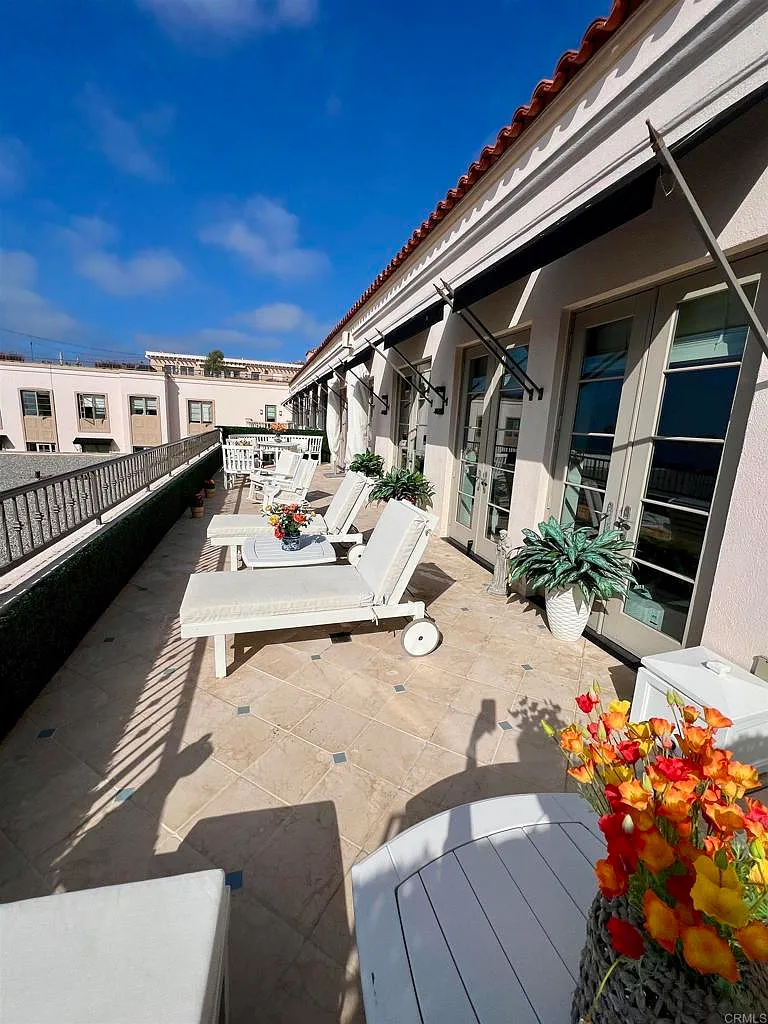 4 bed, 3.5 bath, 3113 sqft, $15,000 — Photo 2