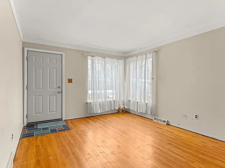 14580 Ford Ave — Photo 8