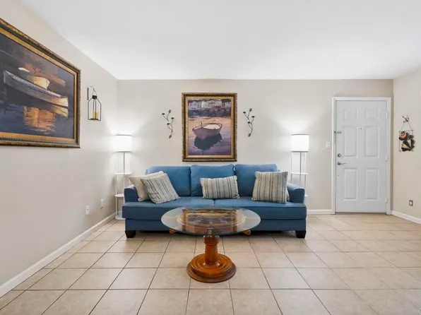 6602 Beadnell Way Unit 13, San Diego, CA 92117