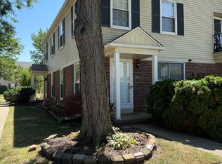 24104 Meadowbridge Dr, Clinton Township, MI 48035