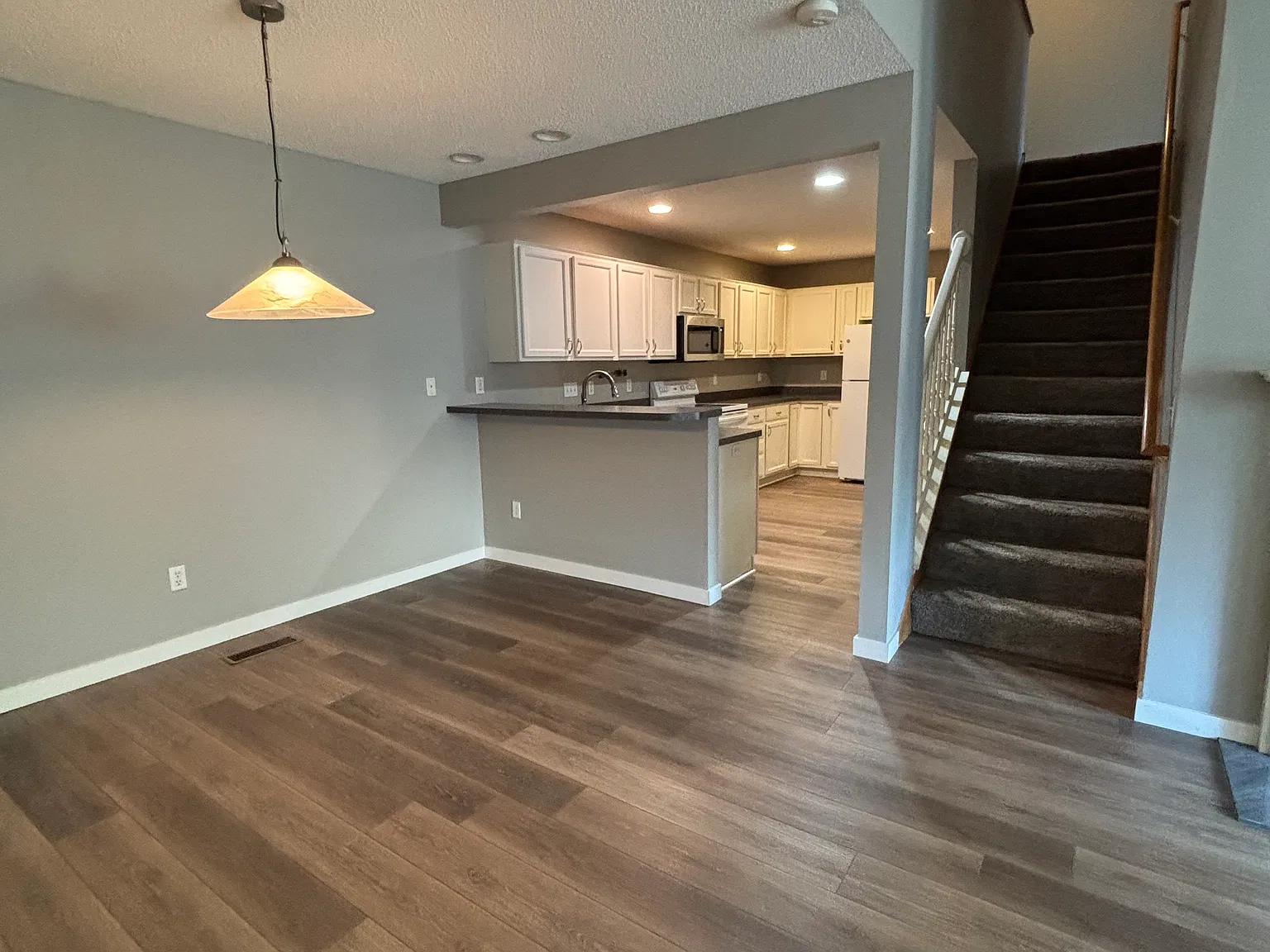 2 bed, 1.5 bath, 1370 sqft, $1,950 — Photo 4