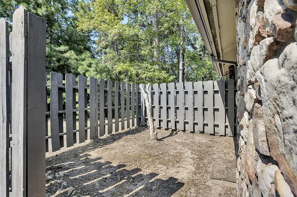 1 bed, 1.0 bath, 464 sqft, $1,000 — Photo 2