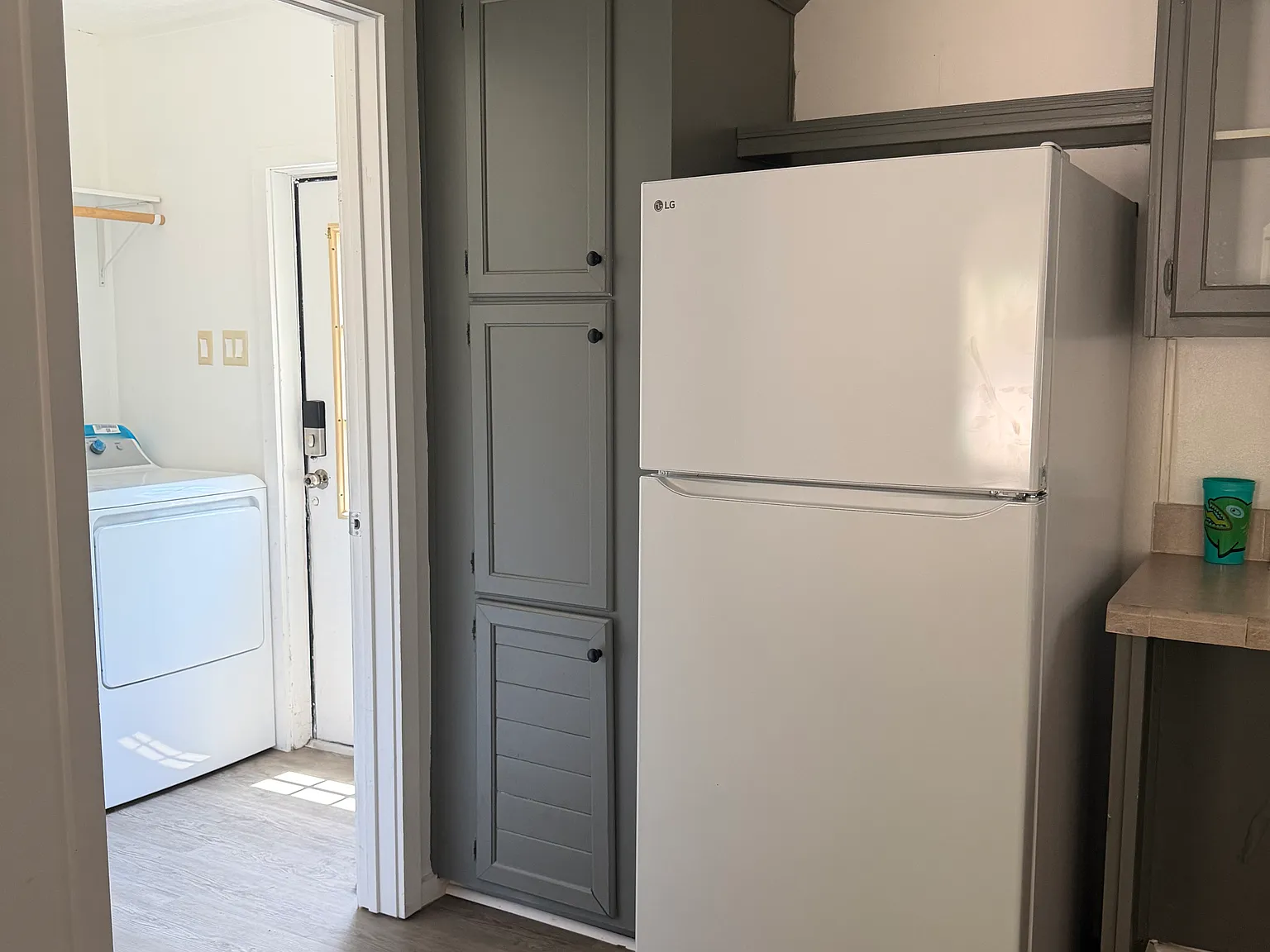 425 W Pecan St — Photo 3