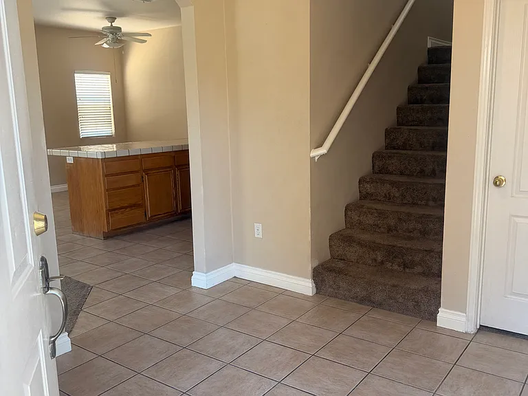 878 Rebecca Dr — Photo 7