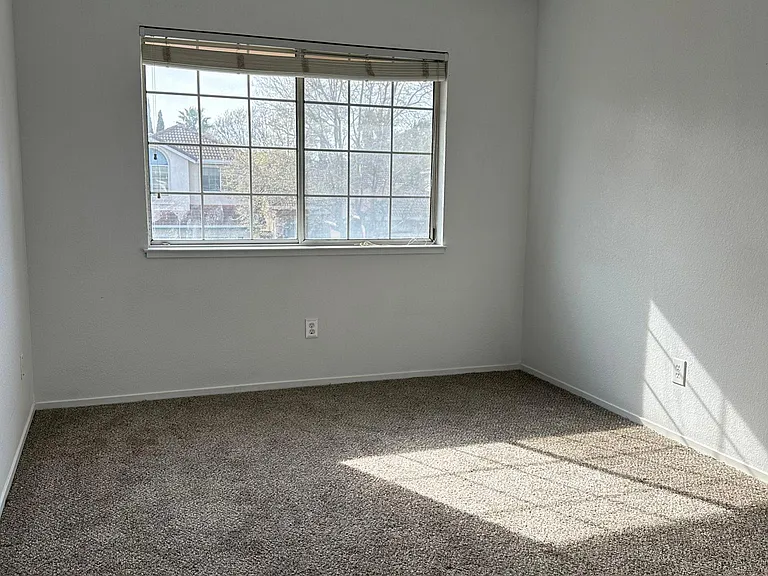 418 Kinsmill Ct — Photo 34