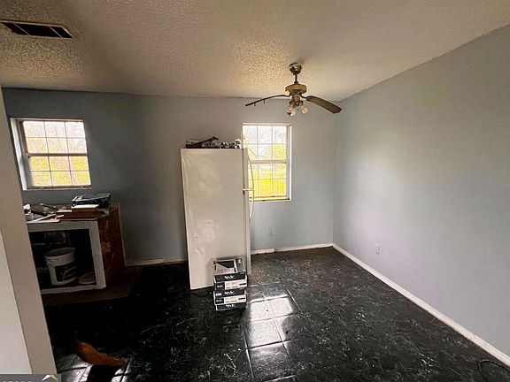 5th image of 325 Golden Rd E
