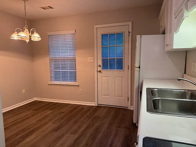 220 Sassafras Ln — Photo 7