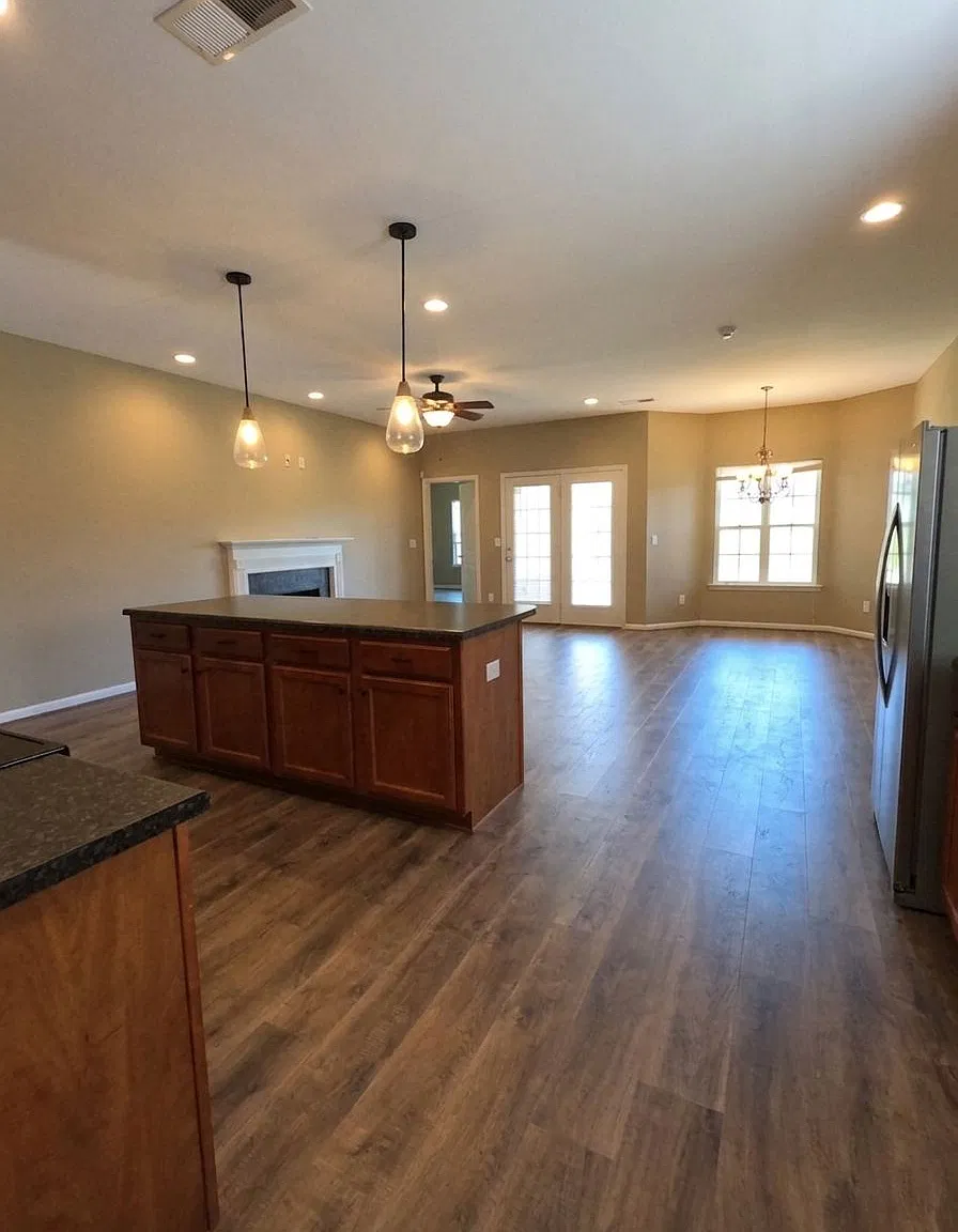 3 bed, 1552 sqft, $1,950 — Photo 2