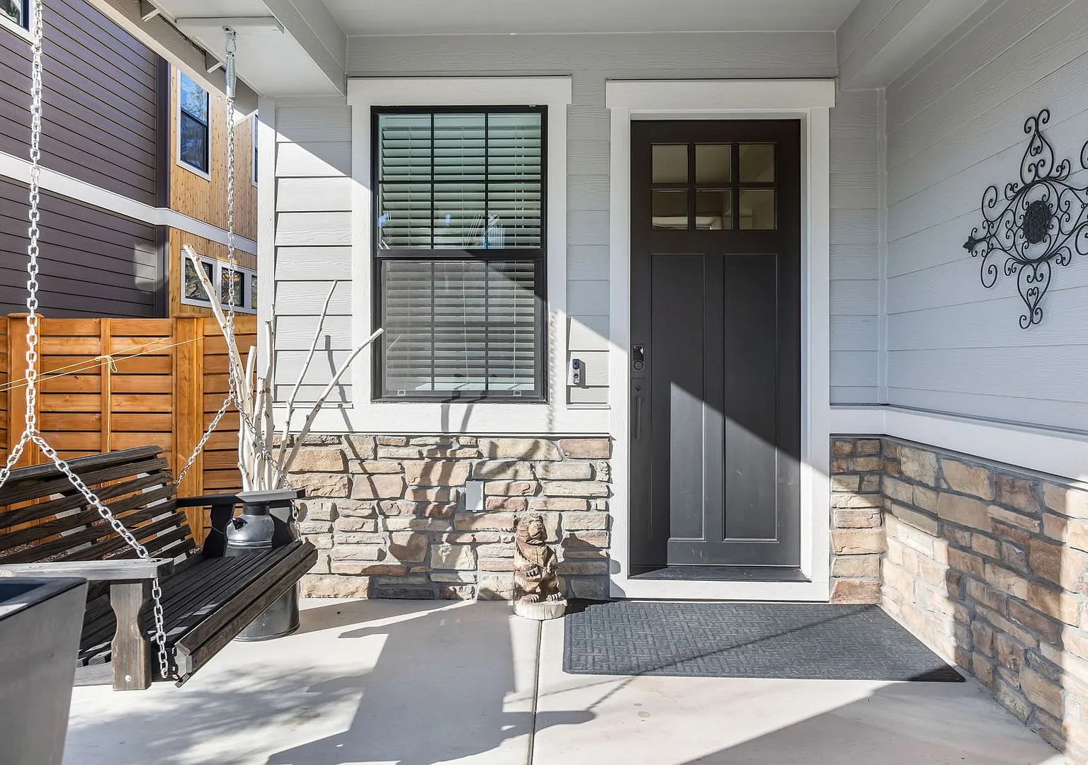 Modern 5 Bedroom Home with Bonus Room — Photo 3