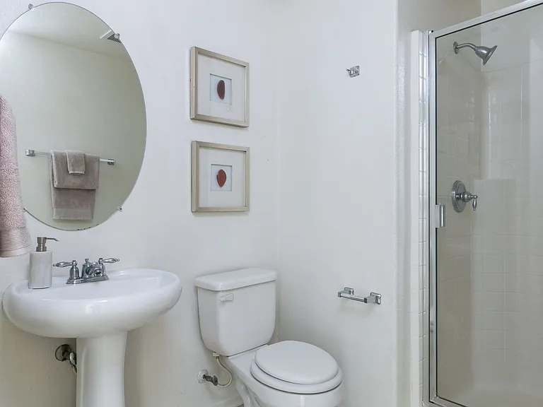 2305 Chapel Dr — Photo 2