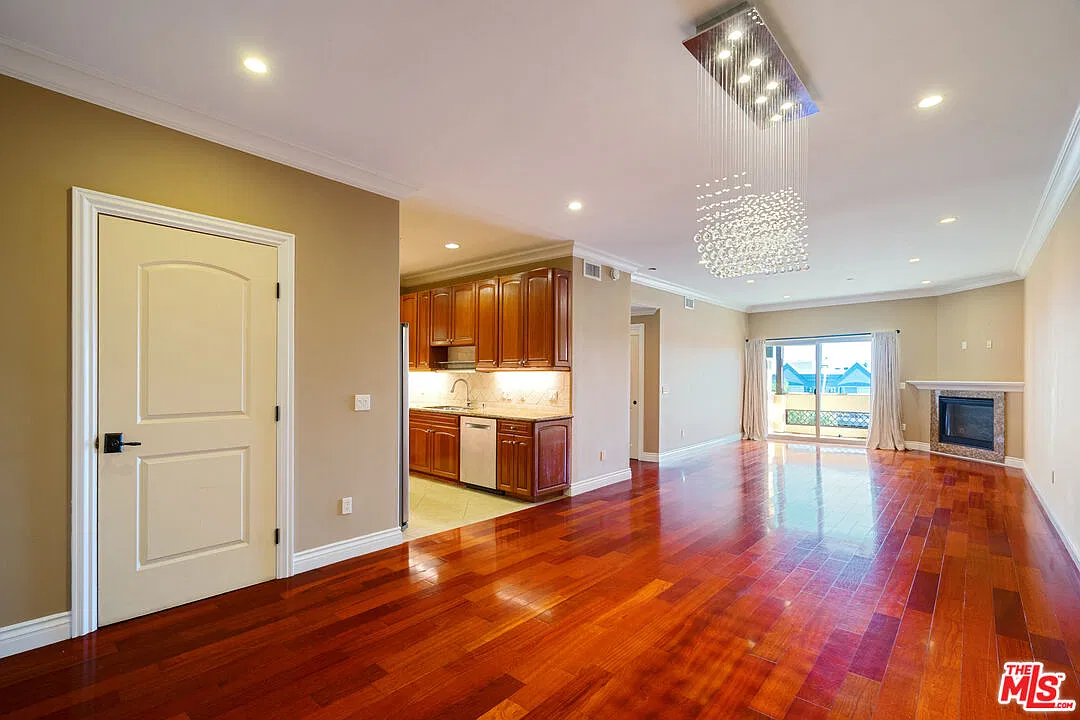 3 bed, 3.0 bath, 1693 sqft, $5,700 — Photo 1