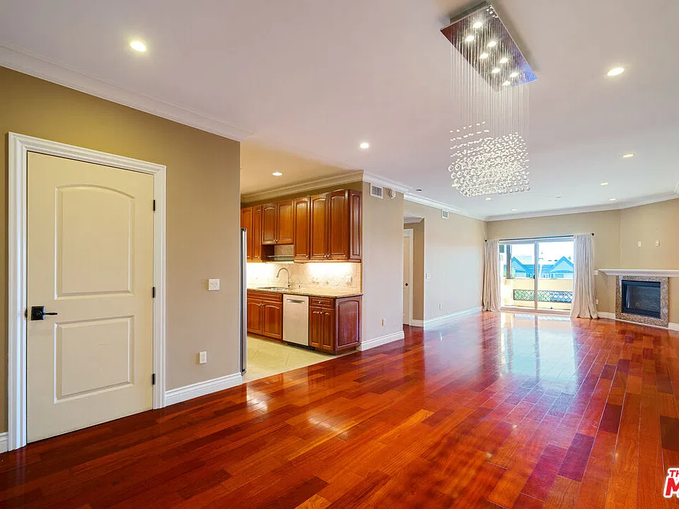 1135 S Shenandoah St #401