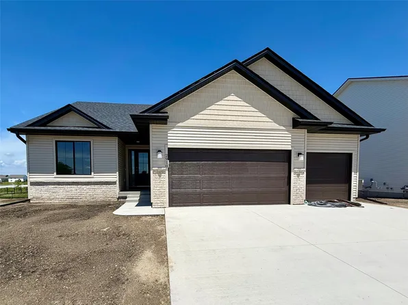 2910 NW Reinhart Dr, Ankeny, IA 50023