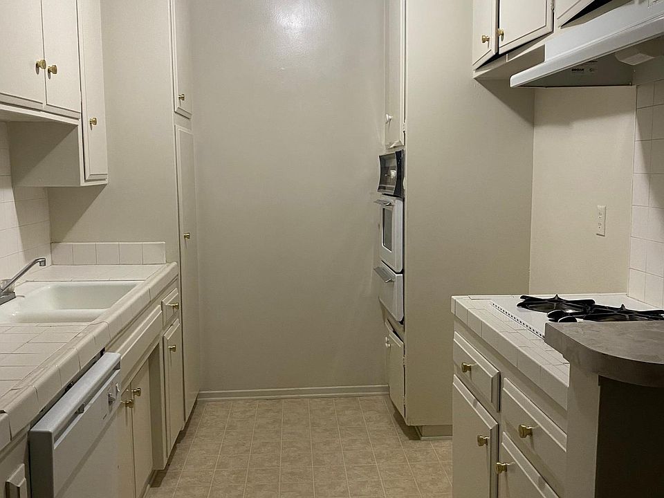 2nd image of 11255 Camarillo St #304
