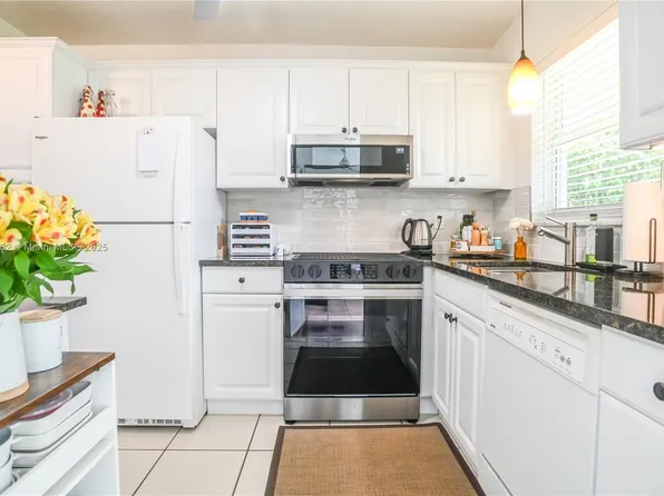 581 Blue Heron Dr APT 112B, Hallandale Beach, FL 33009