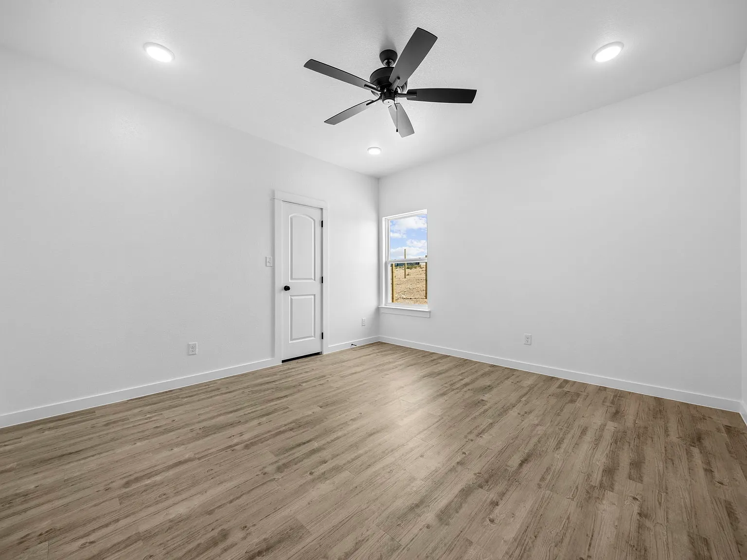 3 bed, 1290 sqft, $1,545 — Photo 3