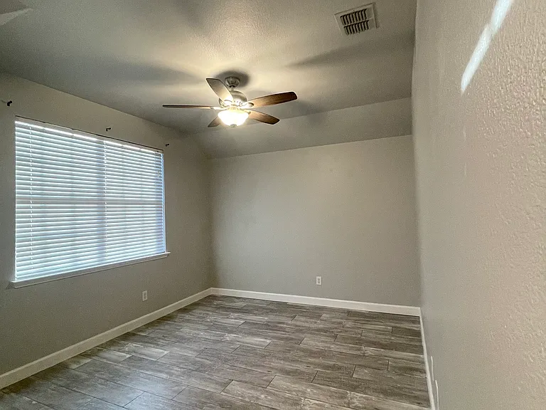 813 Lake Forest Trl — Photo 19