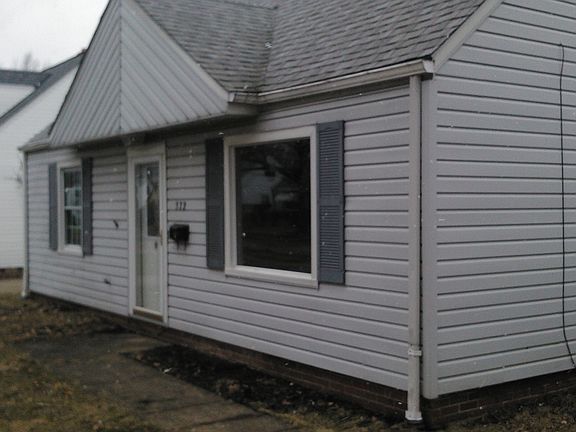 3rd image of 372 E 232nd St