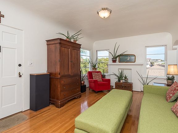 5th image of 2619 E St
