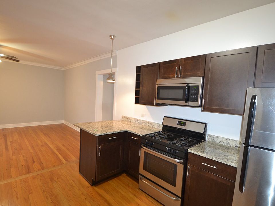 1st image of 4400-14 N Rockwell St #4-2