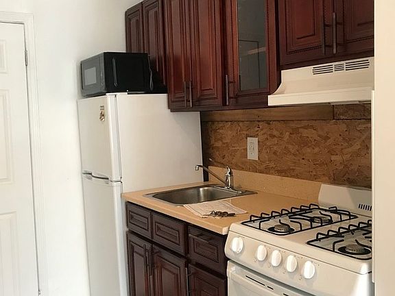 3rd image of 311 E 60th St #3A