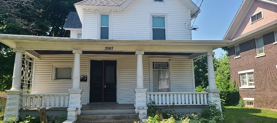 Front entry shared. - 2007 E State St #2