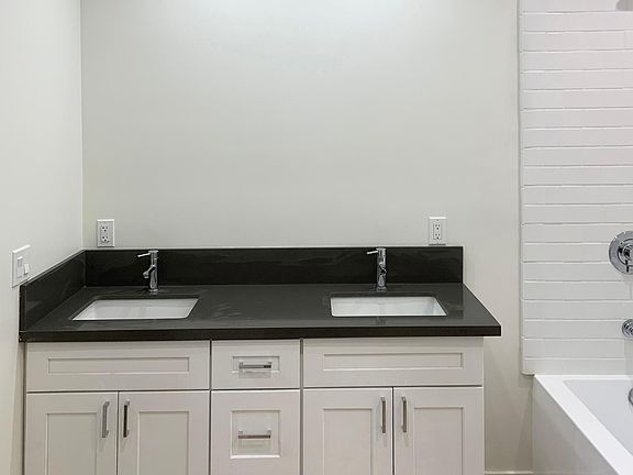 5th image of 23131 Mariano St