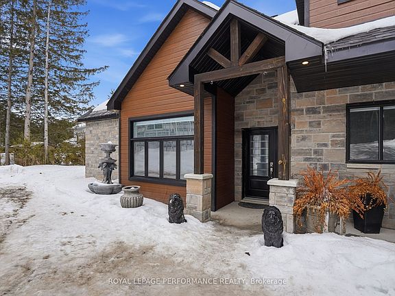 3rd image of 573 Bay Rd