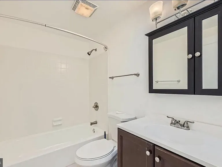 21 S Carrollton Ave — Photo 9