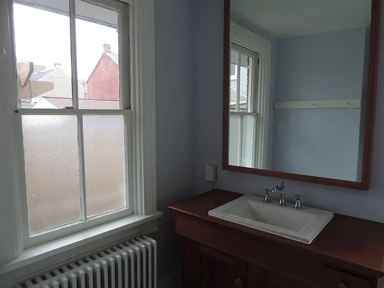 412 W Orange St — Photo 8