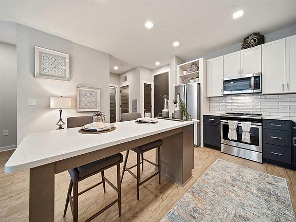 2nd image of 1045 N Front St #2-2255