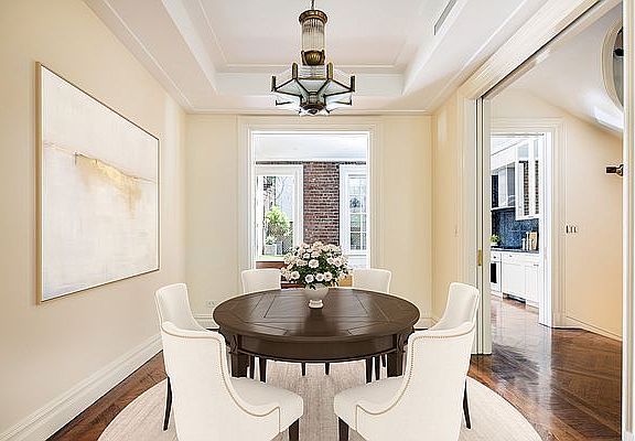4th image of 548 Hudson St #1