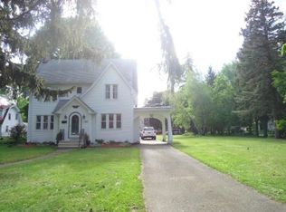 180 Wildmere Rd, Irondequoit, NY 14617