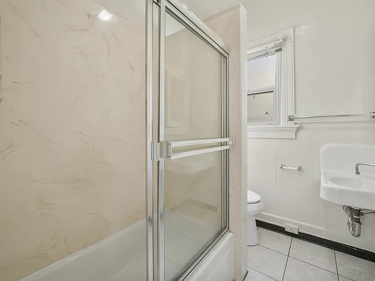 2545 Benvenue Ave — Photo 10