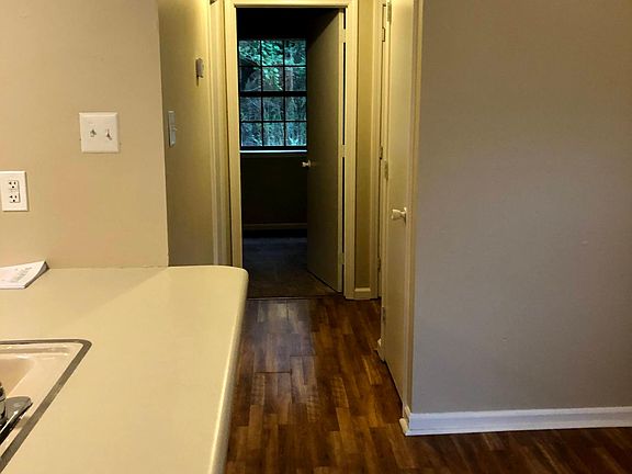 4th image of 1410 W 55th St