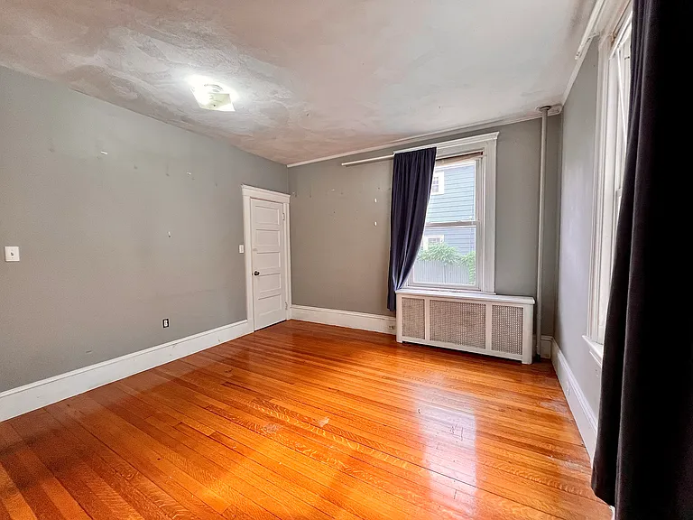 148 Strathmore Rd #1 — Photo 7