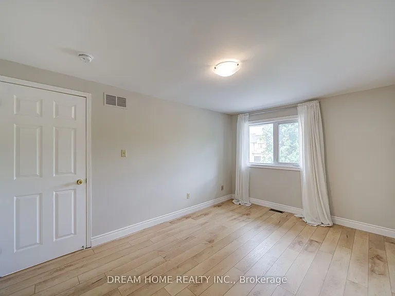 25 Yongehurst Rd — Photo 22