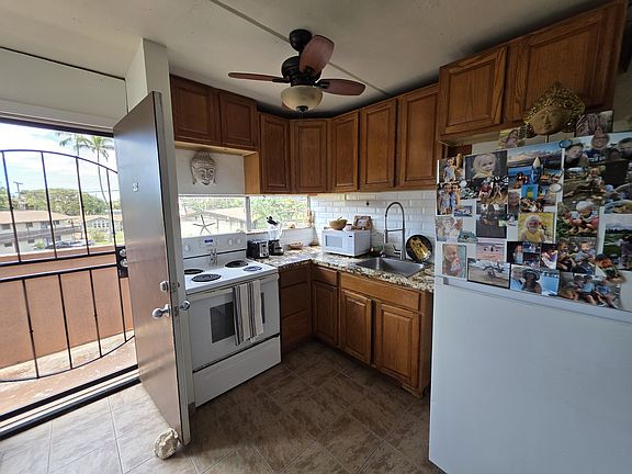 5th image of 3676 Lower Honoapiilani Rd APT A303