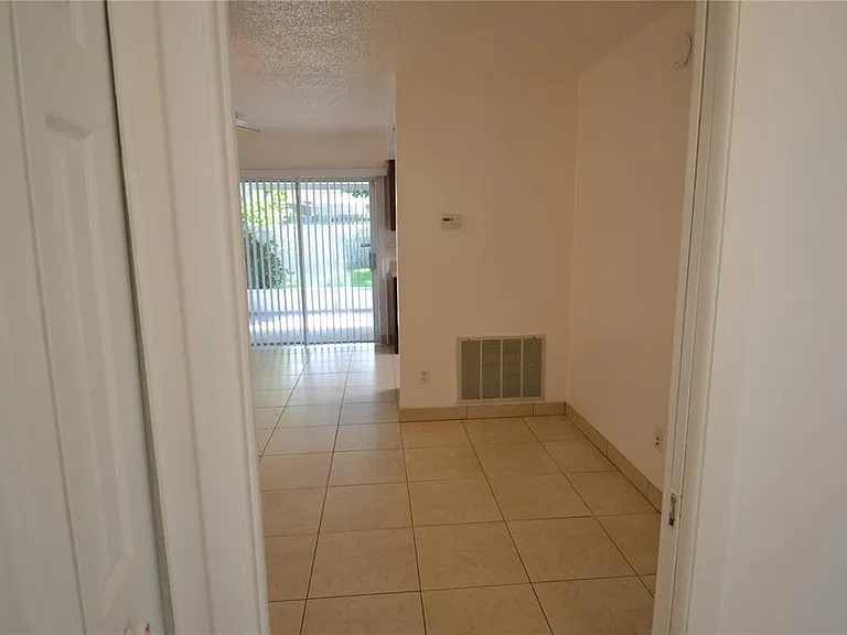 2357 White Oak Cir — Photo 24