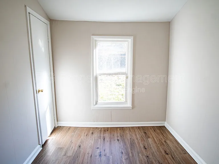 1138 Valley Dr — Photo 13