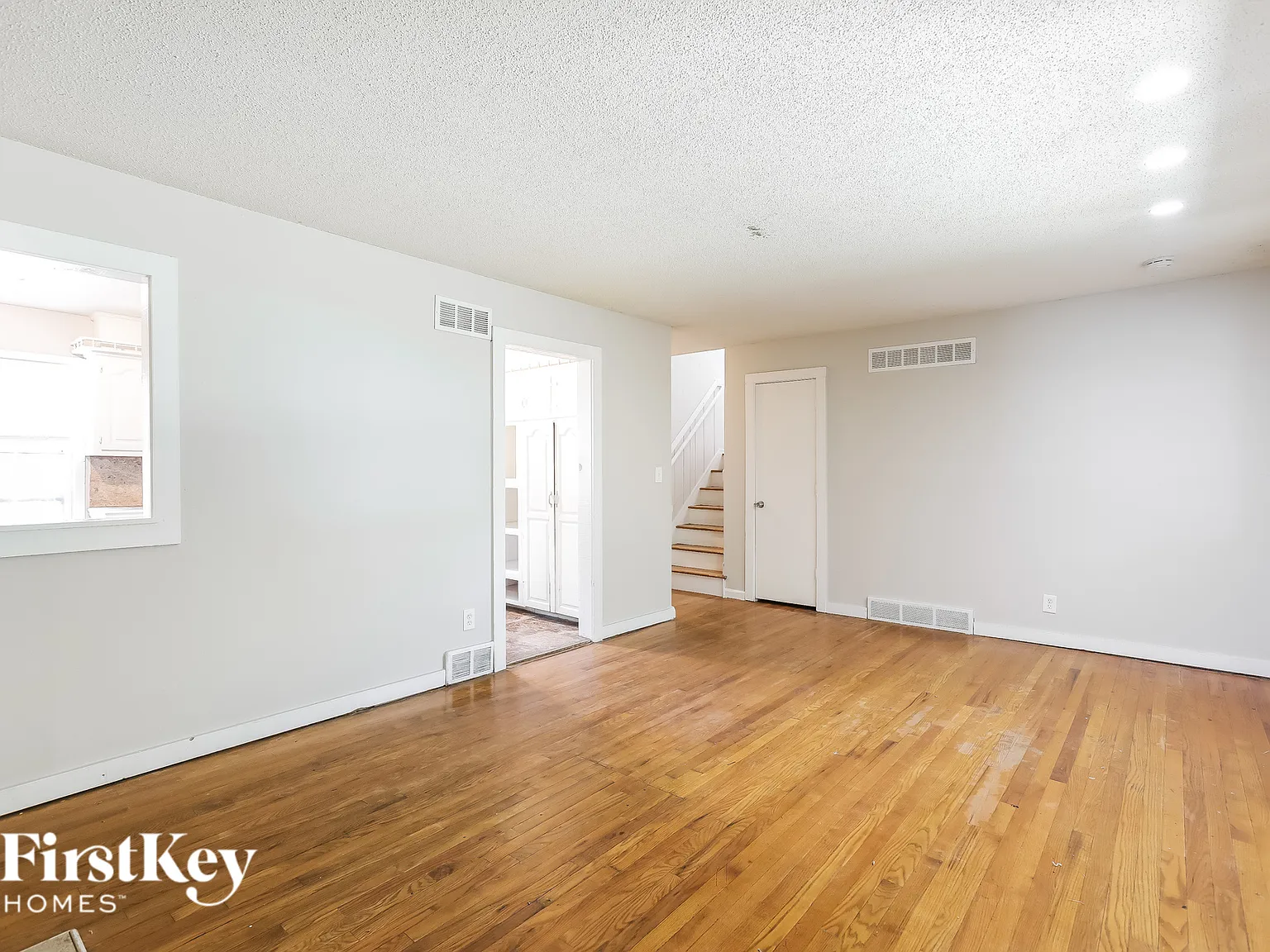 3 bed, 2.0 bath, 1294 sqft, $1,910 — Photo 4