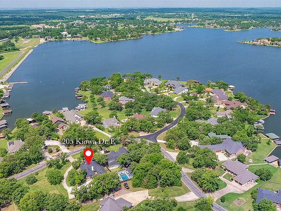 3rd image of 205 Kiowa Dr E