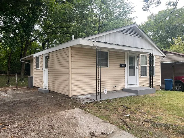 3 bed, 2.0 bath, 873 sqft, $1,375 — Photo 1