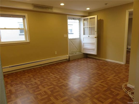 5th image of 38 Troy Ln